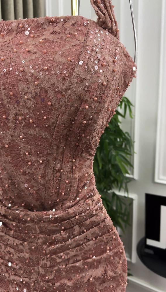 A dress and a necklace