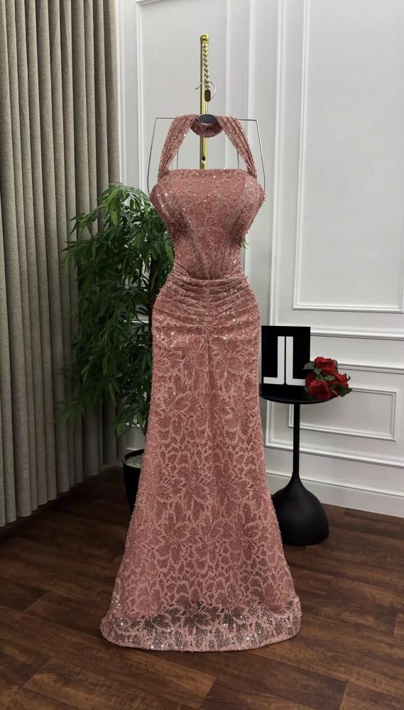 A dress and a necklace