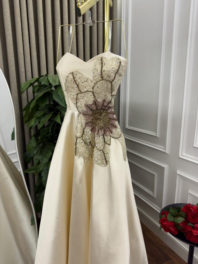 Noura's dress