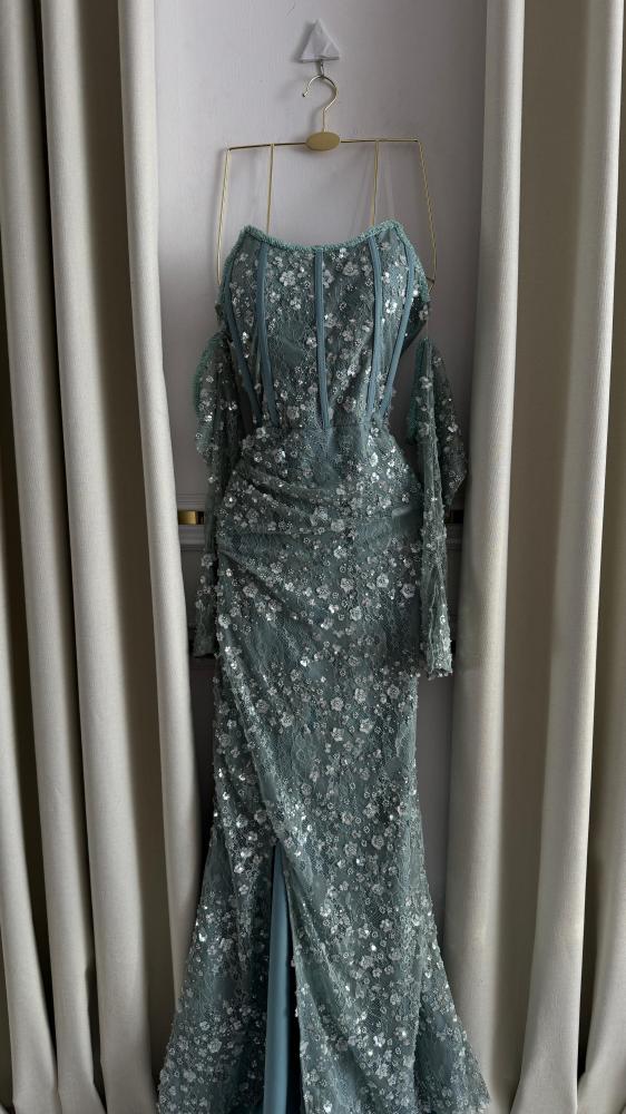 Alaa's dress