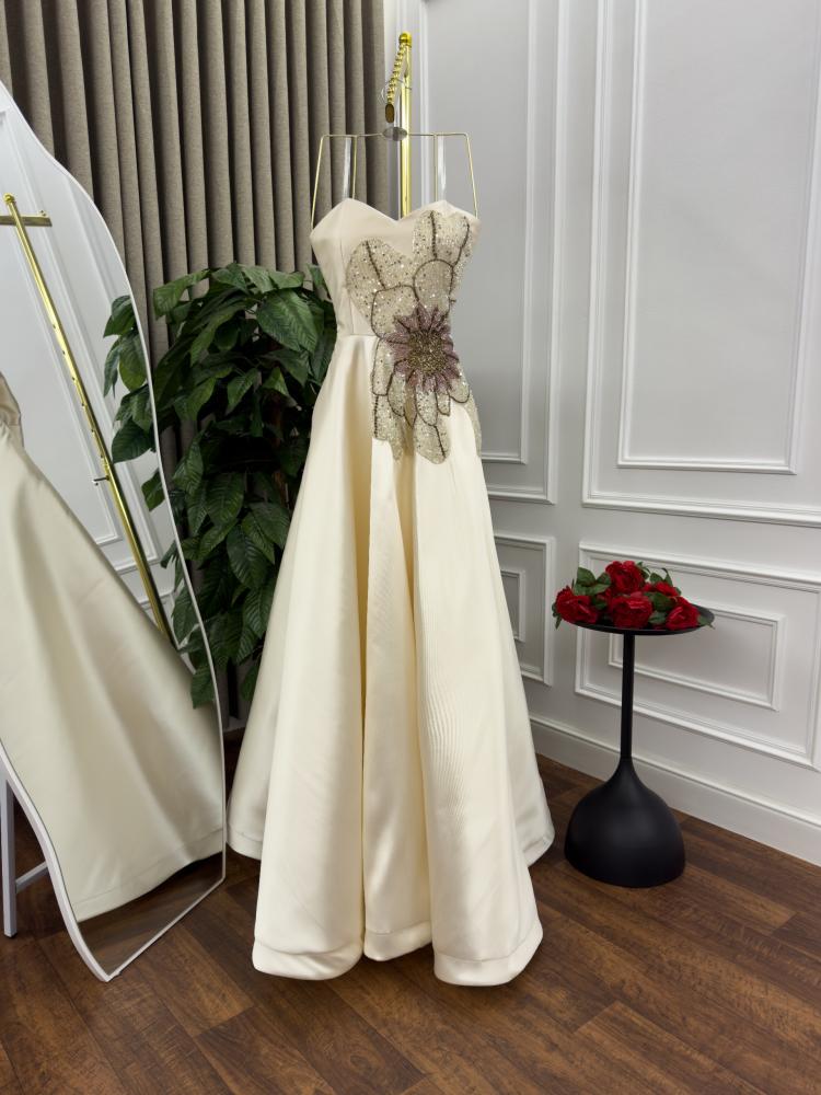 Noura's dress