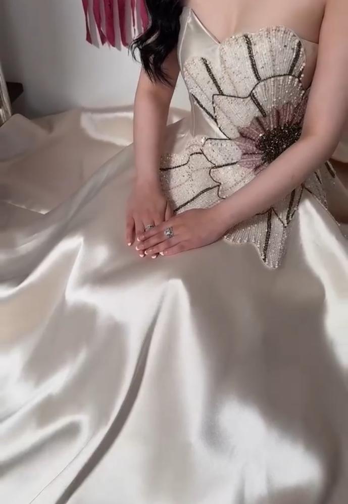 Noura's dress