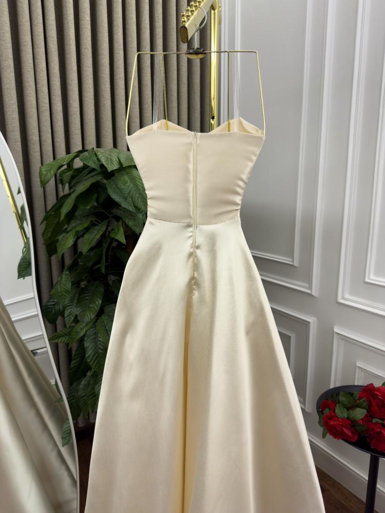 Noura's dress