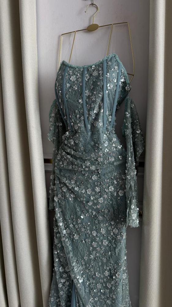 Alaa's dress