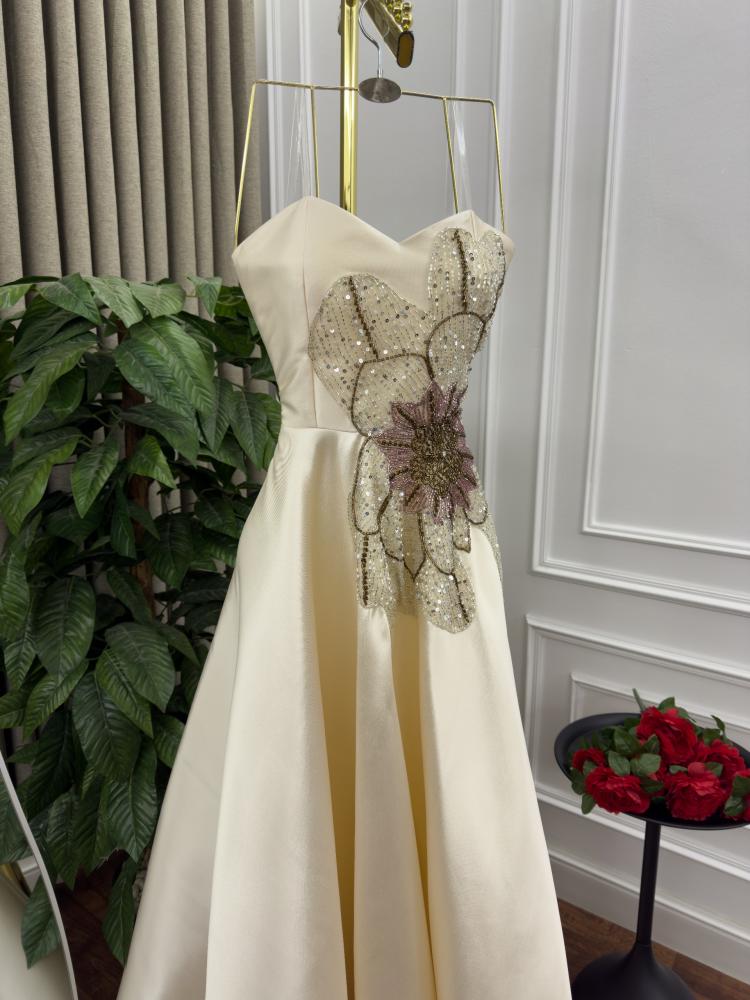 Noura's dress