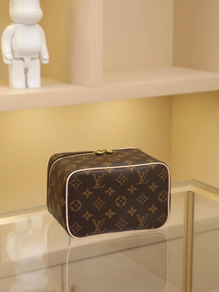 .Louis Vuitton
