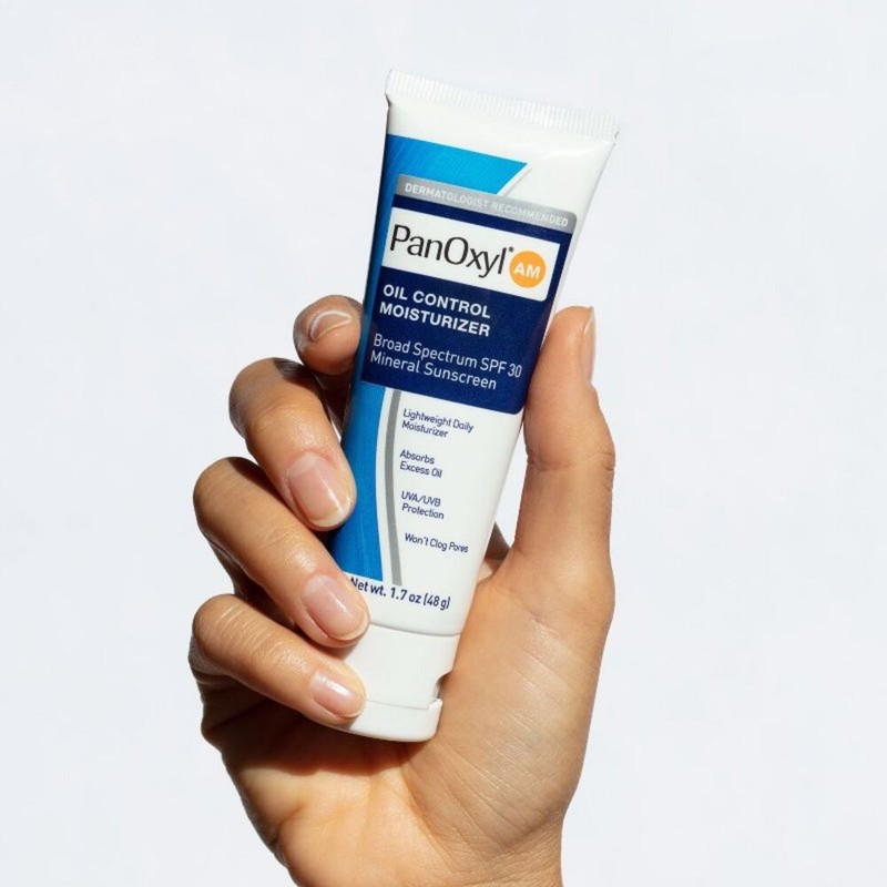 بانوكسيل مرطب للتحكم في الزيت بعامل حماية من الشمس 30SPF نهاري -48جم