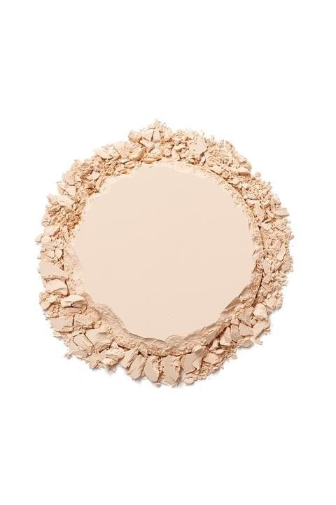Flormar creamy pressed powder, moist and dry, with a semi-matte finish 004