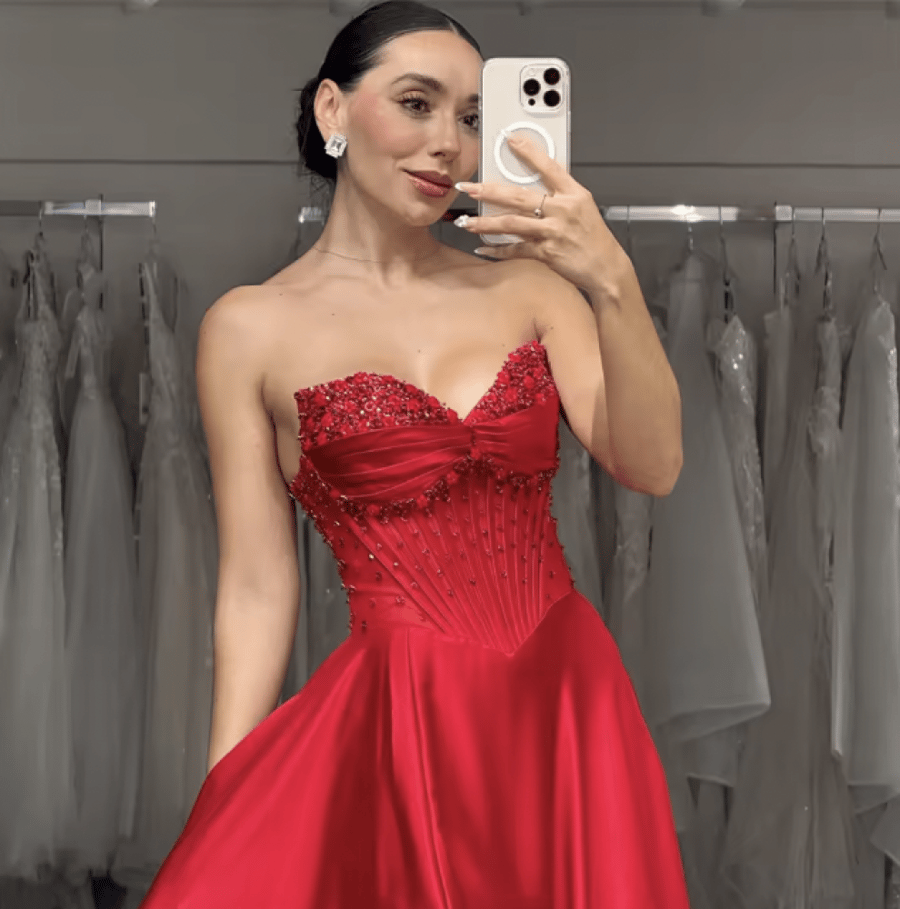 Red strapless high slit dresses for attending concerts, sequined sleeveless wedding dresses, ألف خط decorated evening gown