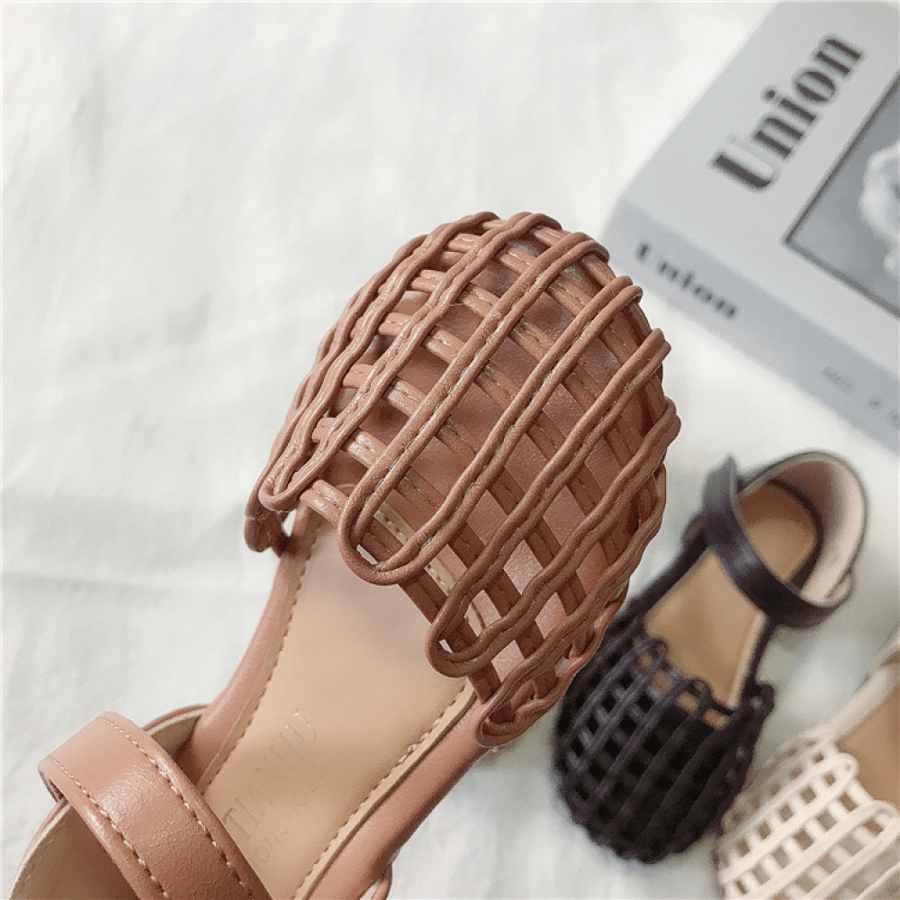 Girls' shoes with soft sole and woven toes