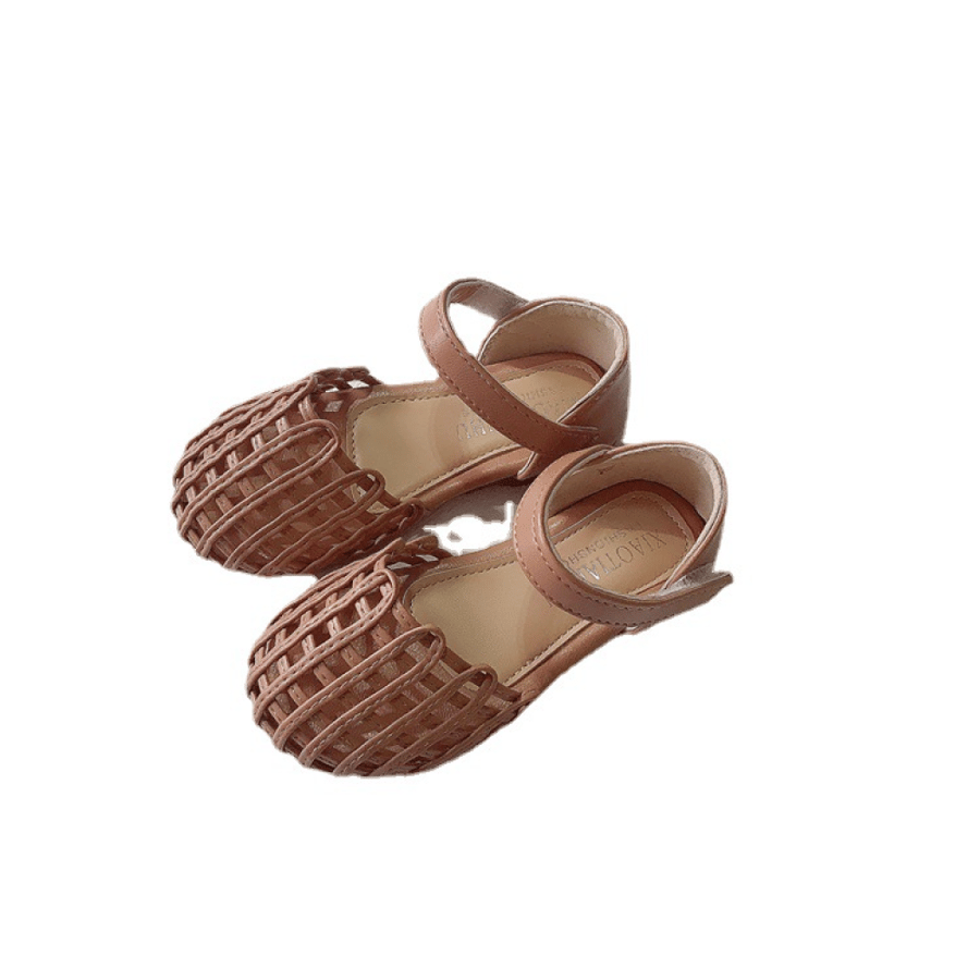 Girls' shoes with soft sole and woven toes