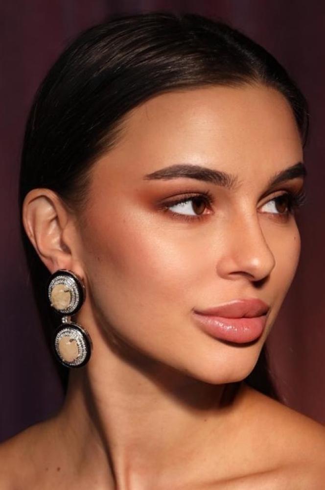 اقراط اذن فاخرة مطلية بالروديوم ومزينه بالزركون والاحجار الطبيعيه