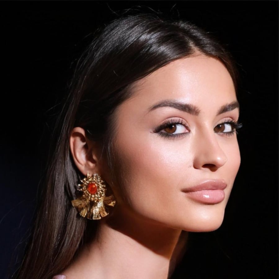 اقراط اذن فاخرة مطلية بالذهب ومزينه بحجر طبيعي