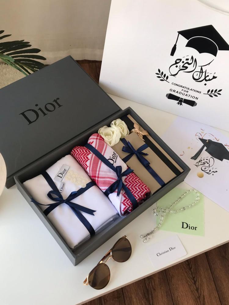 طقم ملكي رجالي متكامل من Dior