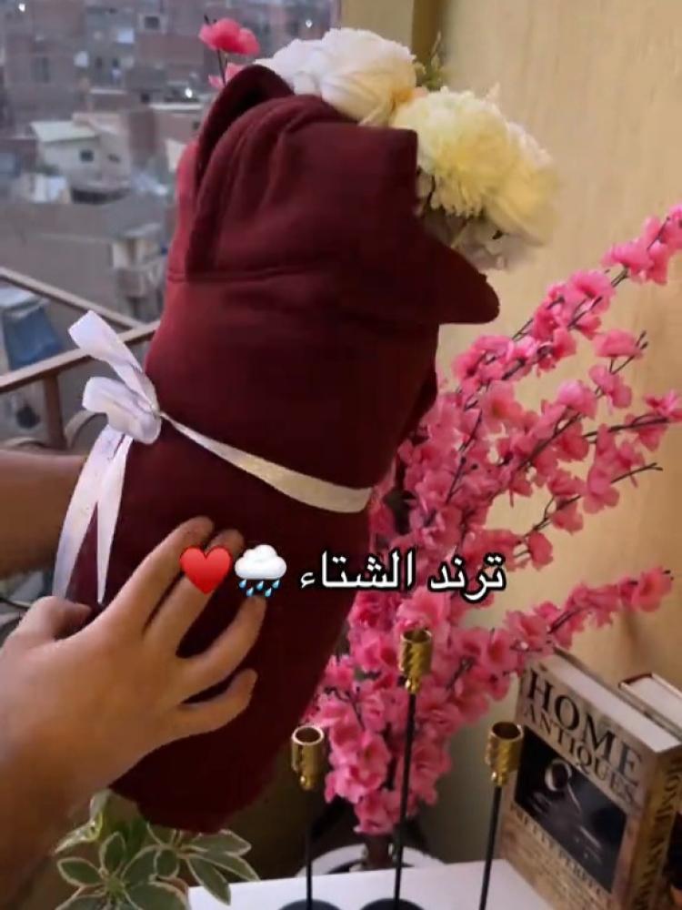 هودي مع باقة ورد حسب الطلب