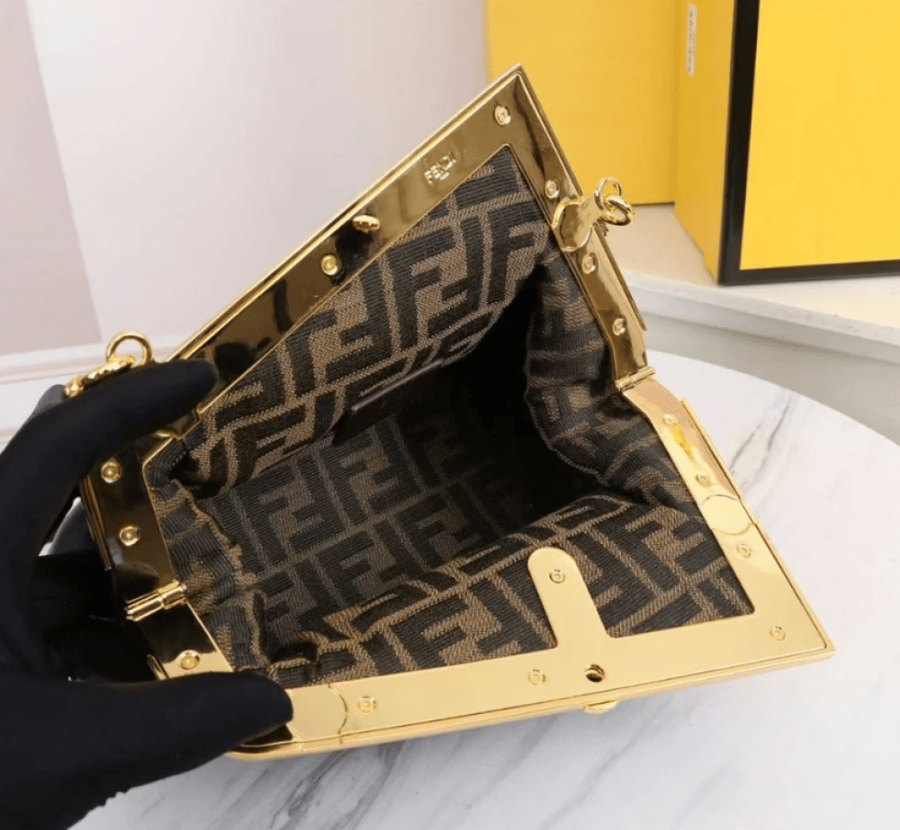 شنطة Fendi