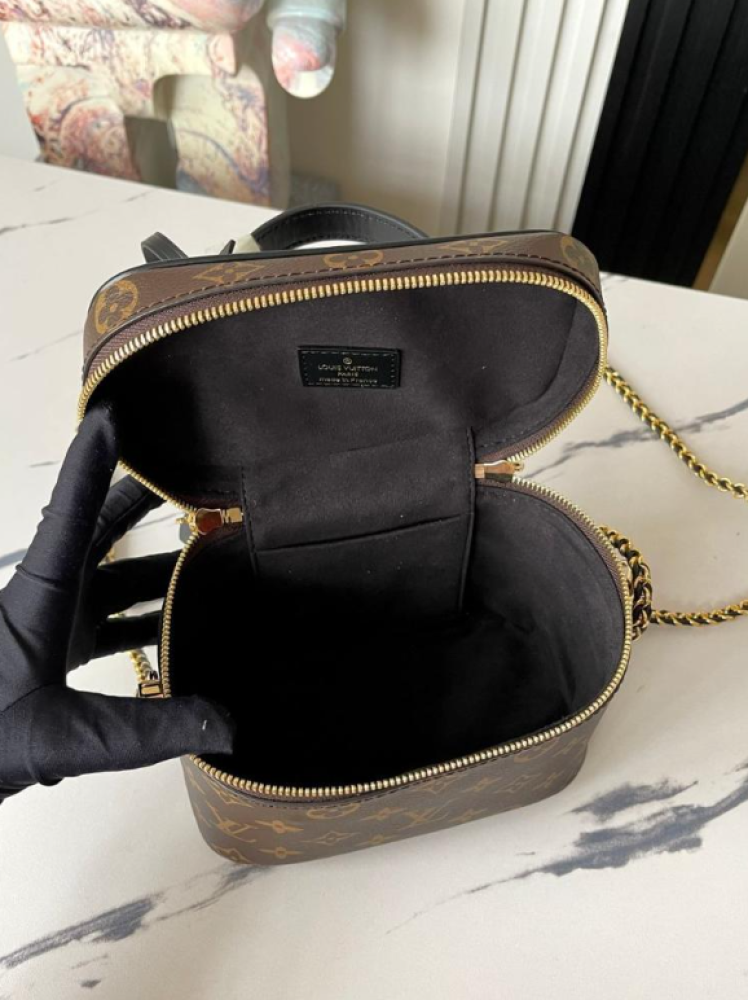 شنطة لويس فيتون Lv vanity Pm