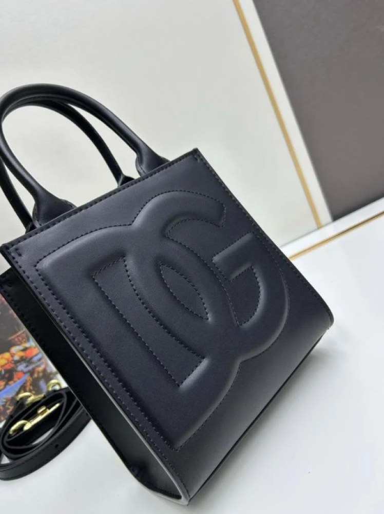 شنطة دولتشي اند غابانا D&G Tote