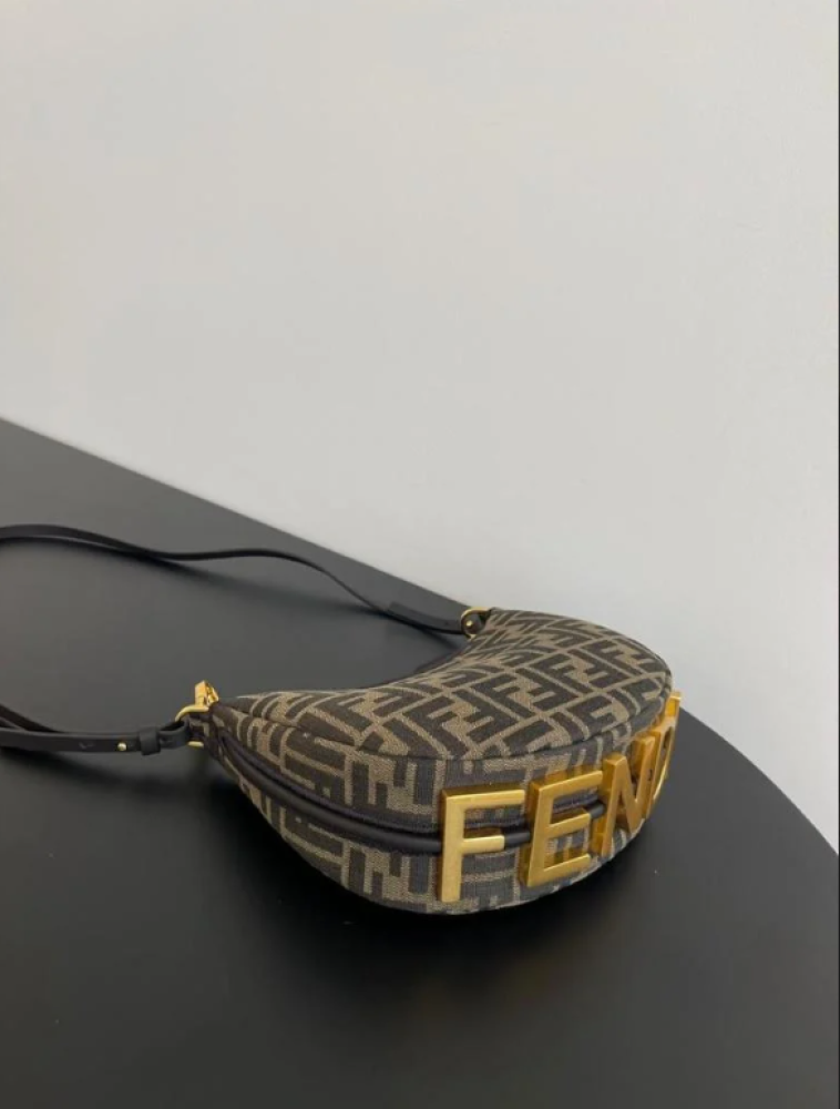 شنطة فندي Fendi Graphy