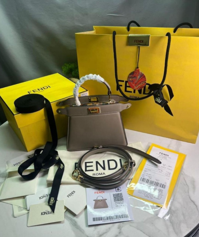 شنطة فندي بيكابو Fendi Peekaboo ISeeU
