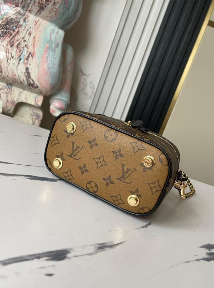 شنطة لويس فيتون Lv vanity Pm