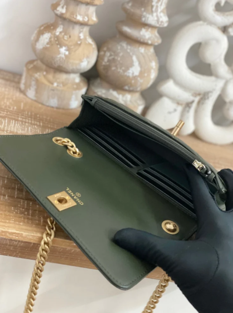 شنطة Chanel (Wallet on chain)