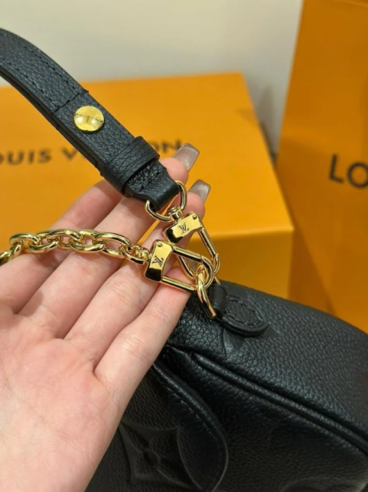 شنطة لويس فيتون LV Wallet On Chain Ivy
