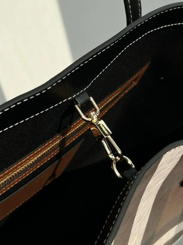 شنطة بربري Burberry Tote bag