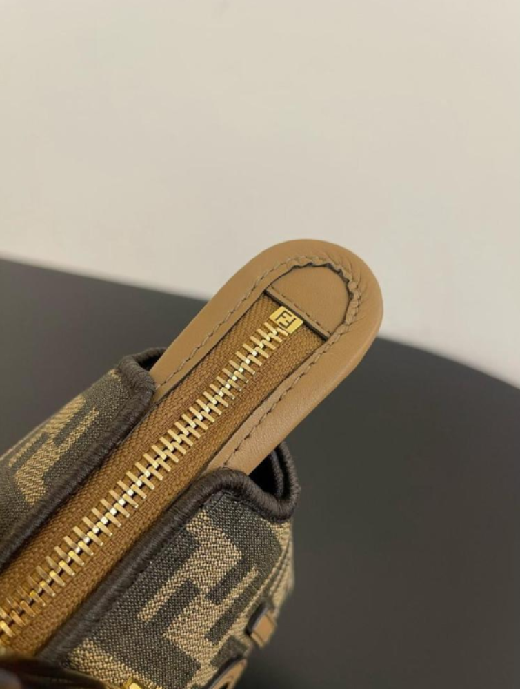 شنطة فندي Fendi by the way Handle bag