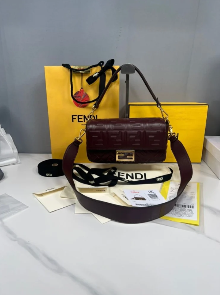شنطة فندي Fendi Baguette