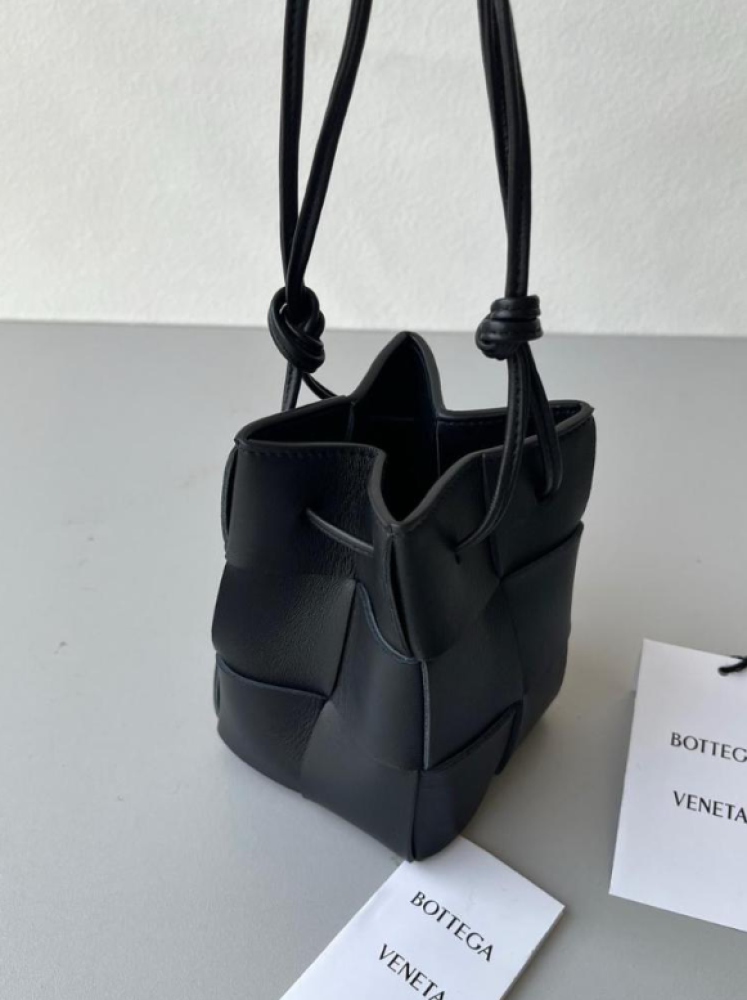 شنطة بوتيغا Bottega Veneta