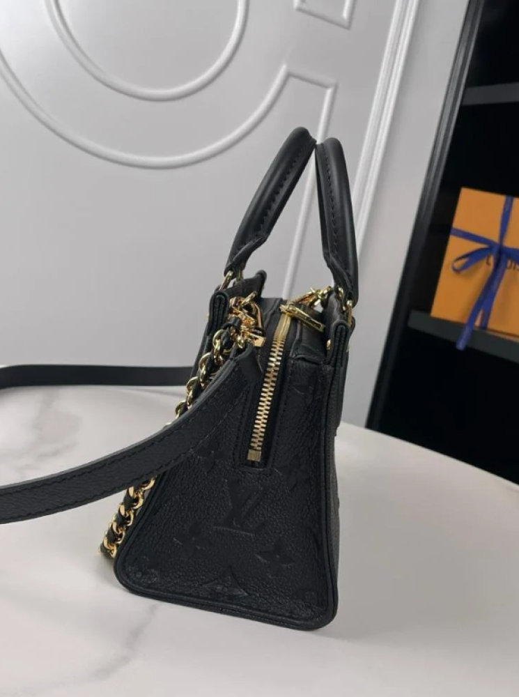 شنطة لويس فيتون Lv OnTheGo East West