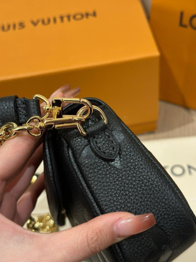 شنطة لويس فيتون LV Wallet On Chain Ivy