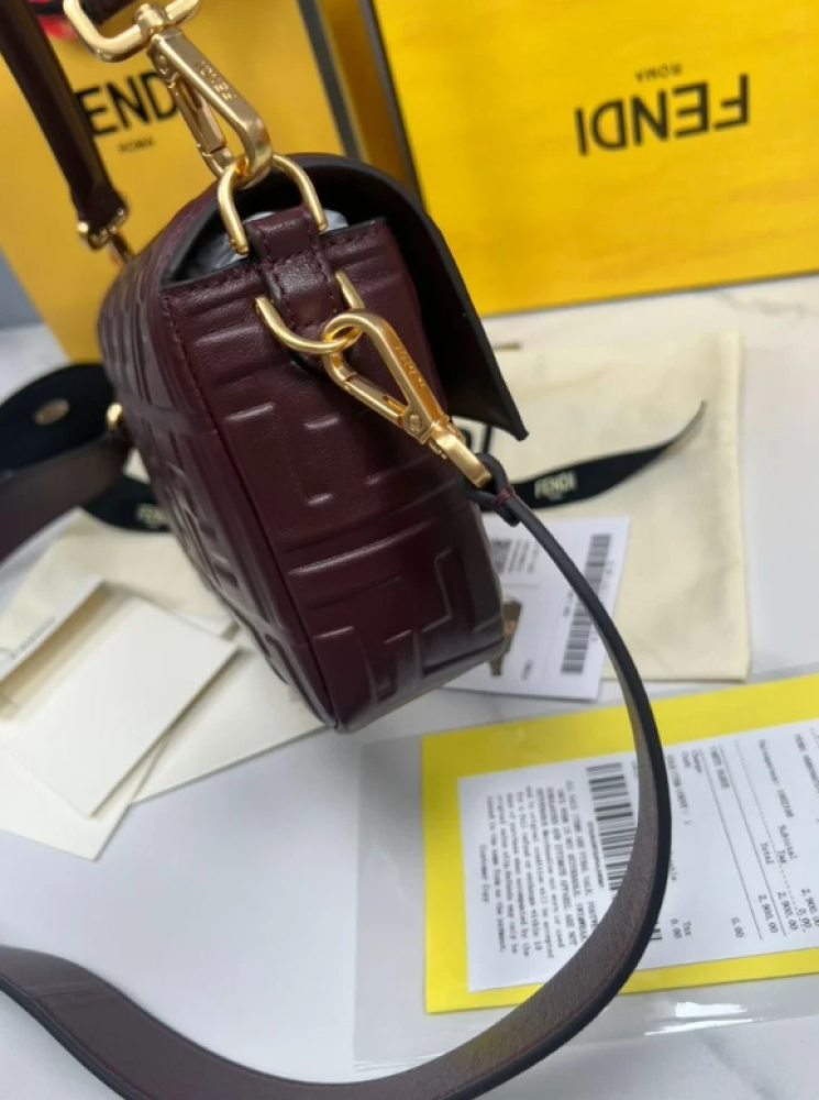 شنطة فندي Fendi Baguette