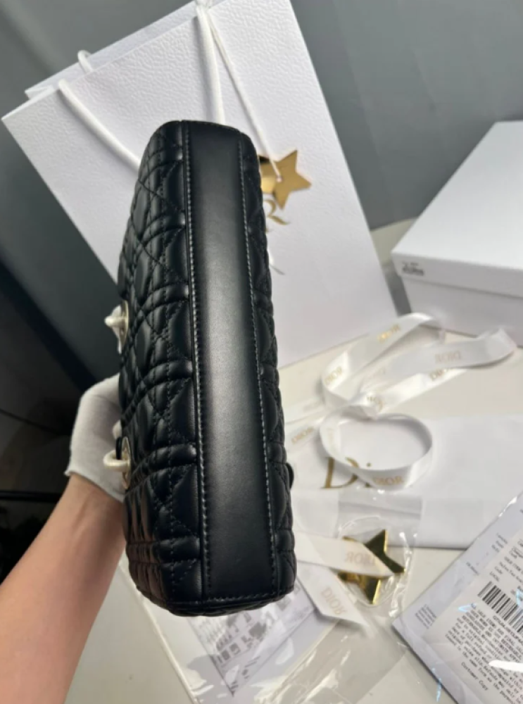 شنطة ليدي ديور Dior D-joy
