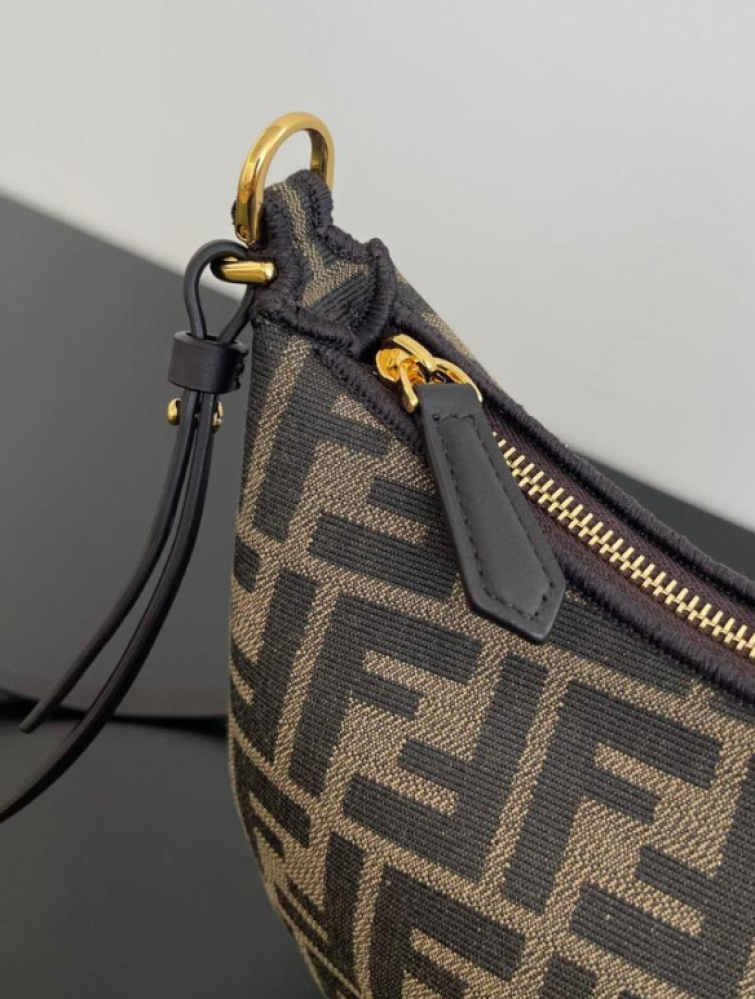 شنطة فندي Fendi Graphy