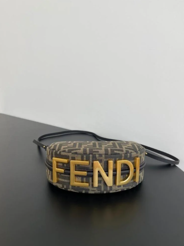 شنطة فندي Fendi Graphy
