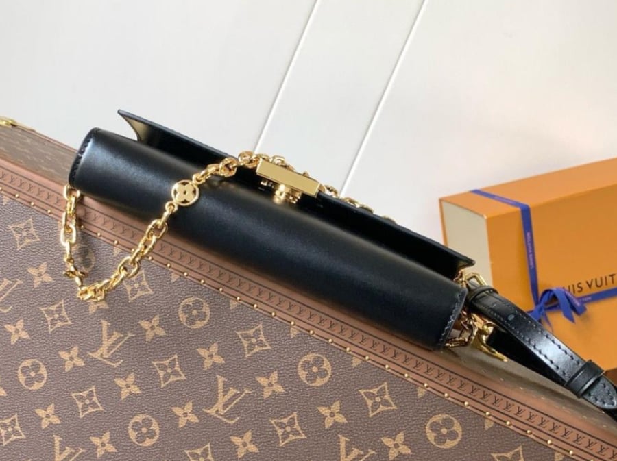 شنطة لويس فيتون Lv