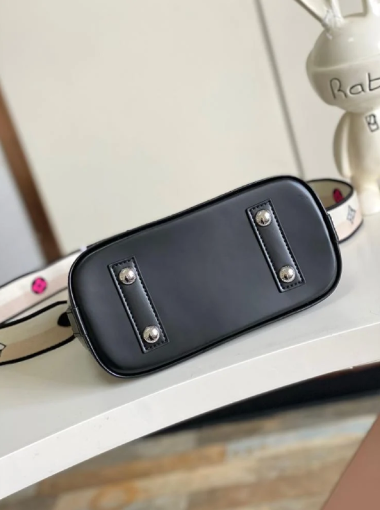 شنطة لويس فيتون Lv bb alma
