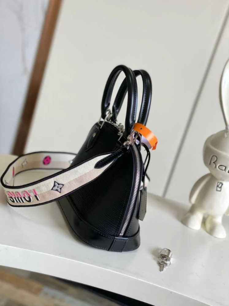 شنطة لويس فيتون Lv bb alma