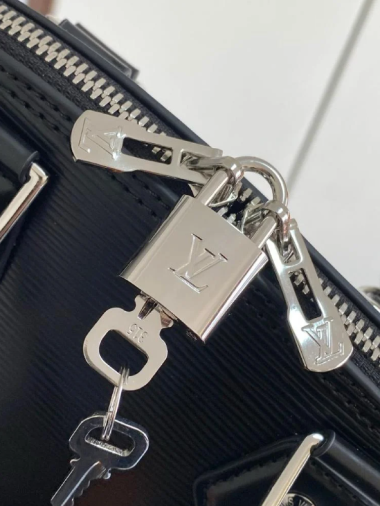 شنطة لويس فيتون Lv bb alma