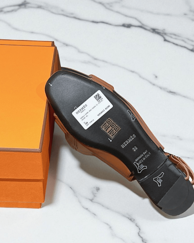 Hermès original box with accessories