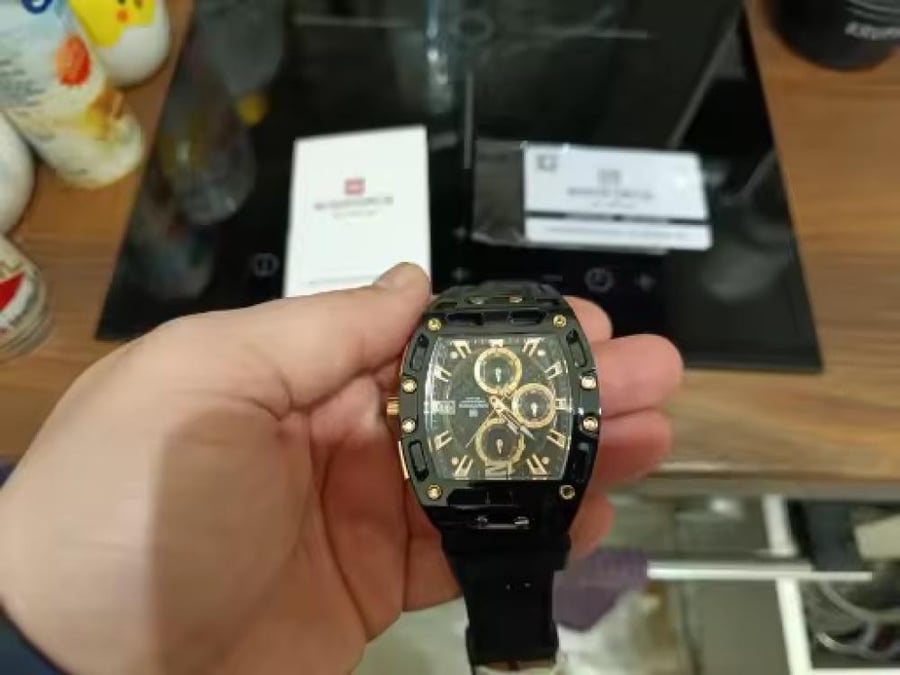 ساعة طراز هوبلت من NAVIFORCE أسود ذهبي