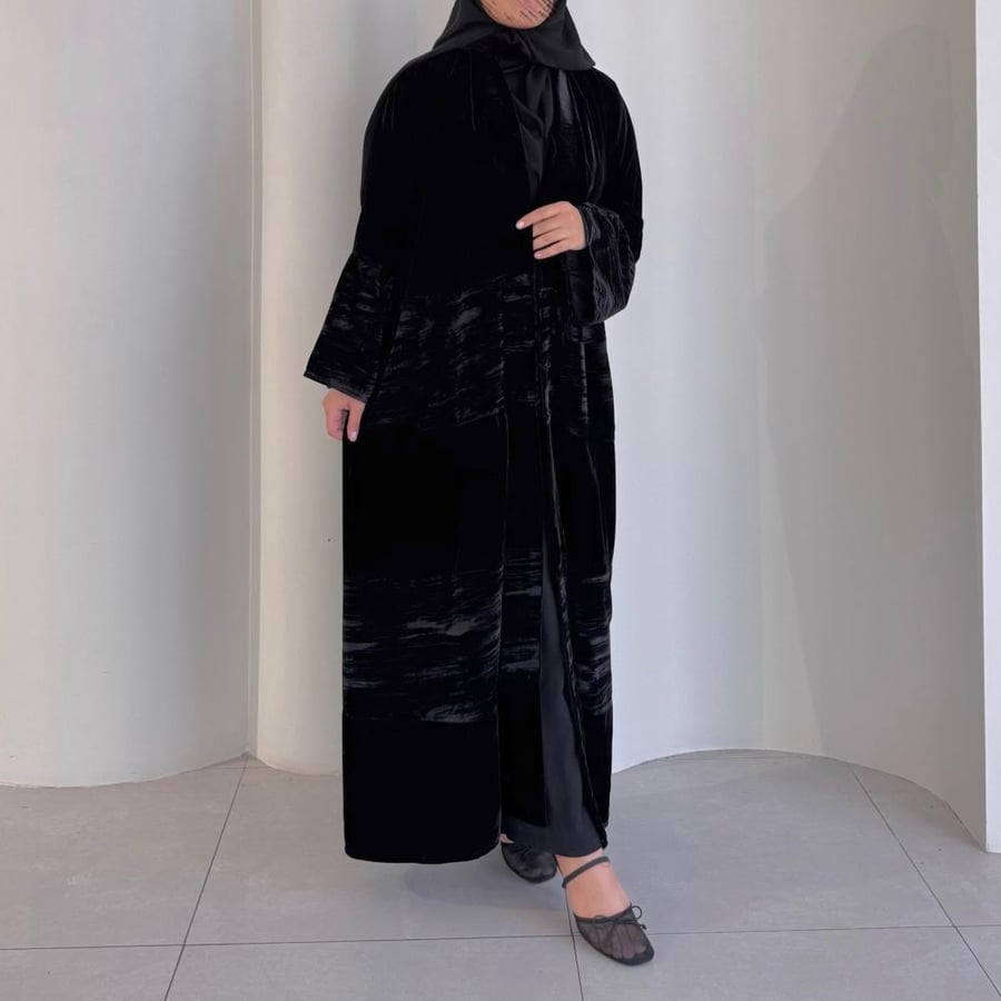 عباية مخمل اسود