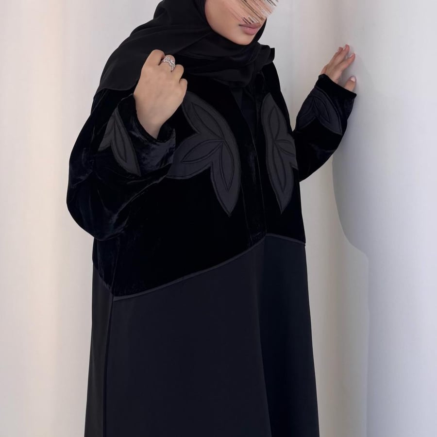 عباية مخمل اسود