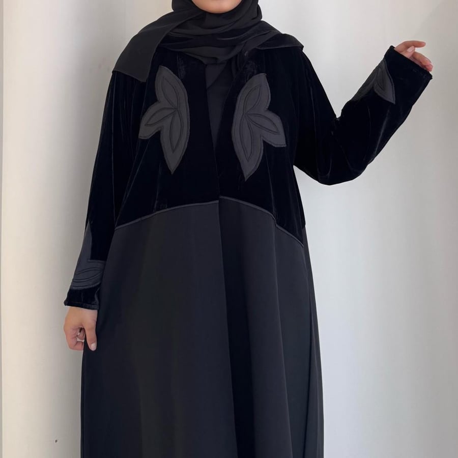 عباية مخمل اسود