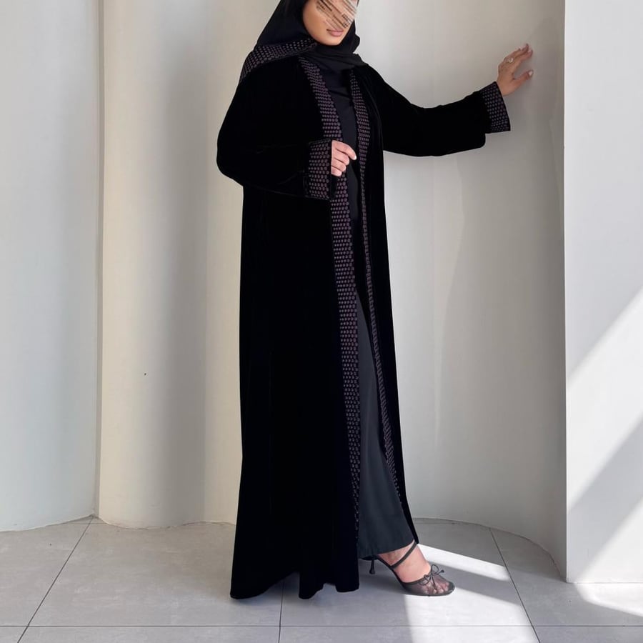 عباية مفتوحة