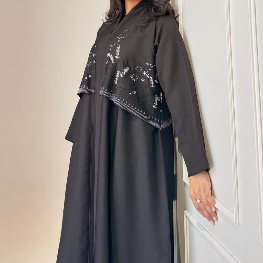 عبايات مطرزة