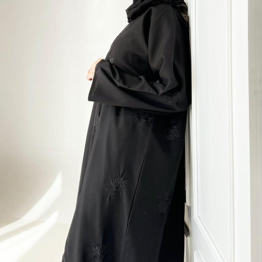 عبايات خليجية مطرزة