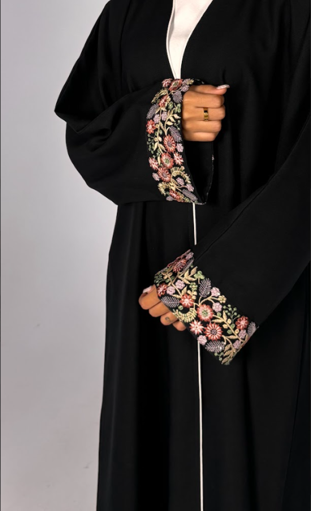 عباية مطرزة ورد